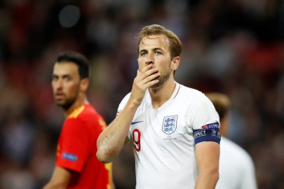 kane targets england glory amid speculation over spurs future