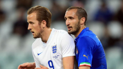 kane ready for battle with amazing chiellini bonucci kane ready for battle with amazing chiellini bonucci