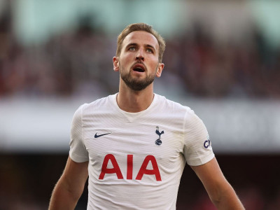 kane stuck in smashed spurs spiral