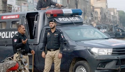 two injured truck set ablaze as customs raid on karachi s maymar plaza descends into chaos