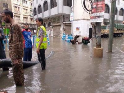 deadly rain piles misery on karachi deadly rain piles misery on karachi