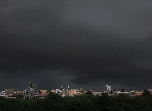 karachi likely to receive thundershowers karachi likely to receive thundershowers