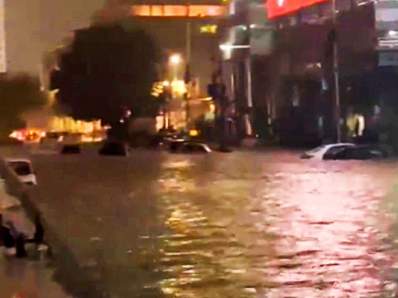 urban flooding on karachi s main artery shahrae faisal caused many vehicle to submerge under water photo courtesy pak weather