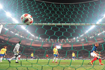 football benzema dismisses real quit rumour football benzema dismisses real quit rumour