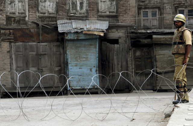 tear gas used on mourners in indian kashmir tear gas used on mourners in indian kashmir