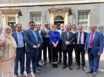 kashmiris submit petition at uk pm office on indian atrocities in iiojk
