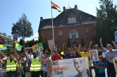 pakistanis kashmiris in uk europe slam indian atrocities in iioj k pakistanis kashmiris in uk europe slam indian atrocities in iioj k