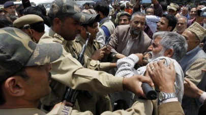 pti to organise train march for kashmir