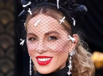 kate beckinsale shares bizarre egg laying tale about daughter s boyfriend on jimmy kimmel