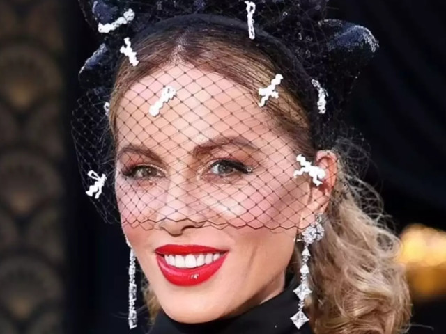kate beckinsale discovers her headpiece was designed by former schoolmate kate beckinsale discovers her headpiece was designed by former schoolmate