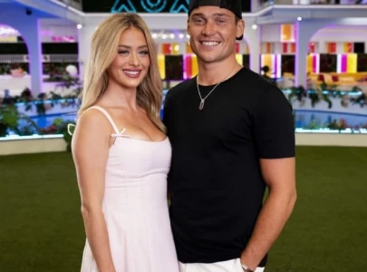 love island usa star kaylor s mother calls new boyfriend aaron hormonal teenage boy