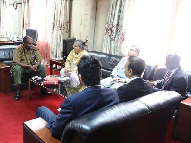 pakistan s investigative team formed to probe the murder of renowned journalist arshad sharif met with kenyan police chief photo express pakistan s investigative team formed to probe the murder of renowned journalist arshad sharif met with kenyan police chief photo express