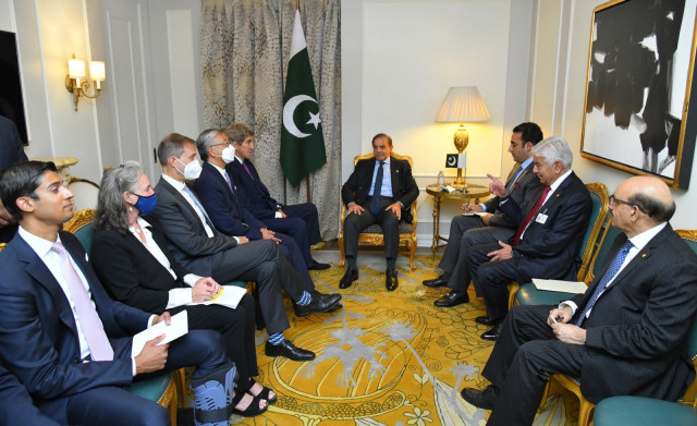 pm shehbaz meets us envoy john kerry in new york on the sidelines of the 77th unga on september 20 2022 photo twitter pmo