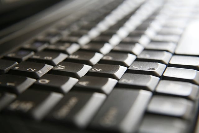 snacking at your keyboard makes you eat more snacking at your keyboard makes you eat more