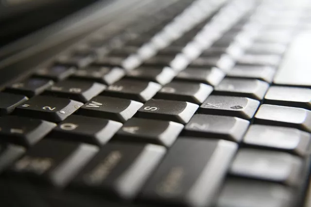 snacking at your keyboard makes you eat more snacking at your keyboard makes you eat more