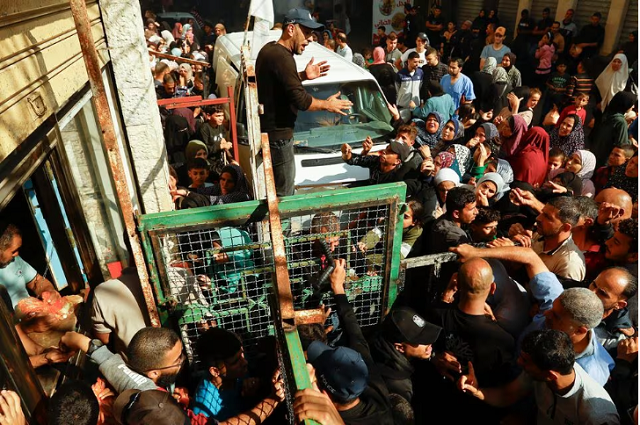palestinians queue as they wait to buy bread from a bakery amid shortages of food supplies and fuel as israel s war on gazans continues in khan younis in the southern gaza strip november 17 2023 photo reuters palestinians queue as they wait to buy bread from a bakery amid shortages of food supplies and fuel as israel s war on gazans continues in khan younis in the southern gaza strip november 17 2023 photo reuters