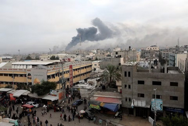 smoke rises after israeli strikes in khan younis in the southern gaza strip december 10 2023 photo reuters smoke rises after israeli strikes in khan younis in the southern gaza strip december 10 2023 photo reuters