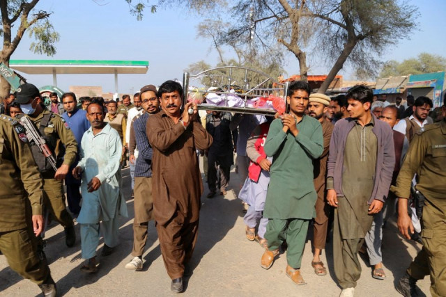 people carry the body of a man who according to the police was lynched by a mob for allegedly desecrating the holy quran in tulamba village in mian channu pakistan february 13 2022 photo reuters arshad raza zaidi people carry the body of a man who according to the police was lynched by a mob for allegedly desecrating the holy quran in tulamba village in mian channu pakistan february 13 2022 photo reuters arshad raza zaidi