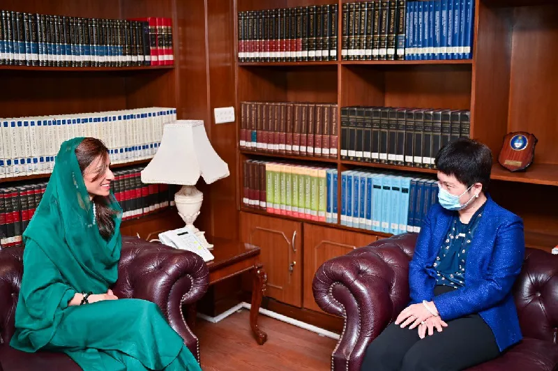 minister of state for foreign affairs hina rabbani khar speaking with chinese charge d affaires pang chunxue photo mofa minister of state for foreign affairs hina rabbani khar speaking with chinese charge d affaires pang chunxue photo mofa