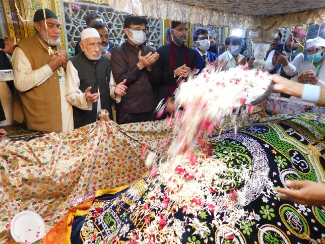 shrine of hazrat nizamuddin aulia ra in delhi photo twitter pakinindia shrine of hazrat nizamuddin aulia ra in delhi photo twitter pakinindia