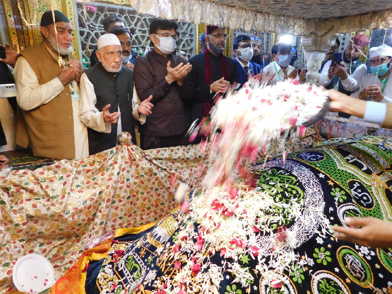 shrine of hazrat nizamuddin aulia ra in delhi photo twitter pakinindia