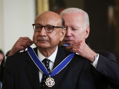 pakistan origin man receives highest honour in us