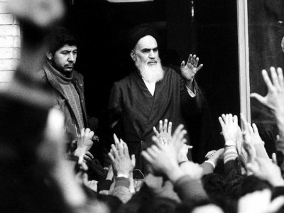 protesters set fire to ayatollah khomeini s ancestral home in iran protesters set fire to ayatollah khomeini s ancestral home in iran