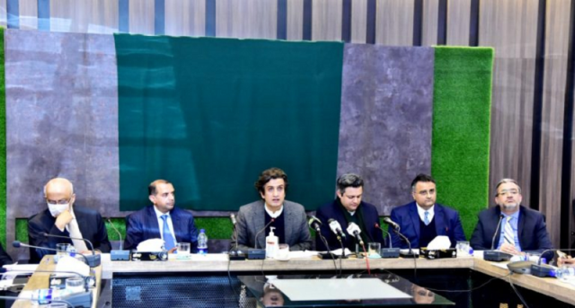 federal ministers khusro bakhtyar hammad azhar addressing a press conference along with the owners of fertiliser industries in islamabad photo app