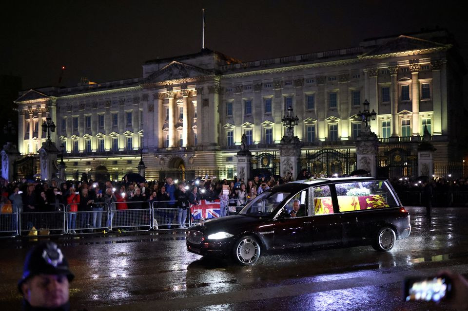 the hearse carrying the coffin of britain s queen elizabeth arrives at buckingham palace following her death in london britain september 13 2022 reuters henry nicholls