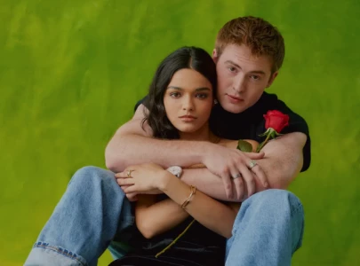 kit connor and rachel zegler reimagine romeo juliet for gen z on broadway