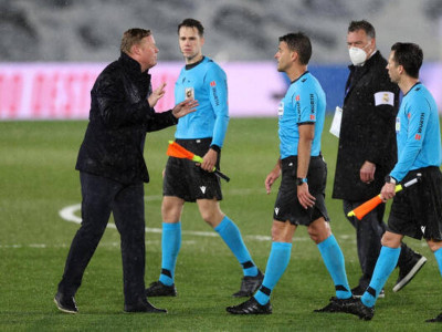 koeman furious with referee after barca beaten by real koeman furious with referee after barca beaten by real