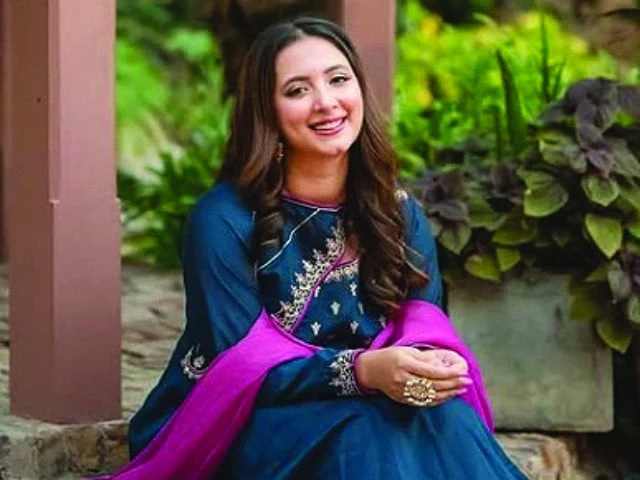 komal aziz shuts down question about marriage