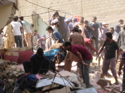 at least four killed as residential building collapses in karachi s korangi