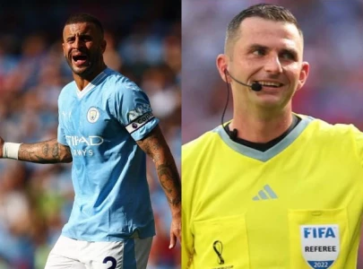 kyle walker reportedly confronts referee michael oliver over arsenal s equalizer