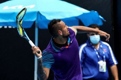strange cat kyrgios returns serve in djokovic feud