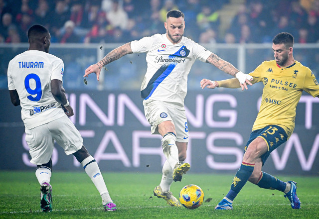 leaders inter held to draw at genoa leaders inter held to draw at genoa