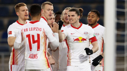 leipzig maintain pressure on bayern