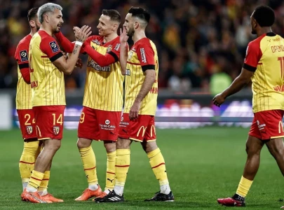 lens beat strasbourg to keep pressure on psg lens beat strasbourg to keep pressure on psg