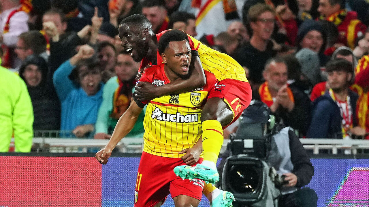 Lens beat Marseille to pile pressure on PSG
