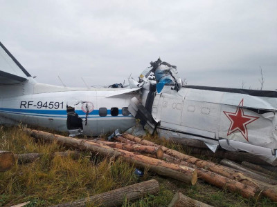 russian plane carrying parachutists crashes 16 killed