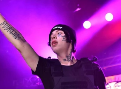 lil xan faces assault and battery charges after attacking fan at boston concert lil xan faces assault and battery charges after attacking fan at boston concert