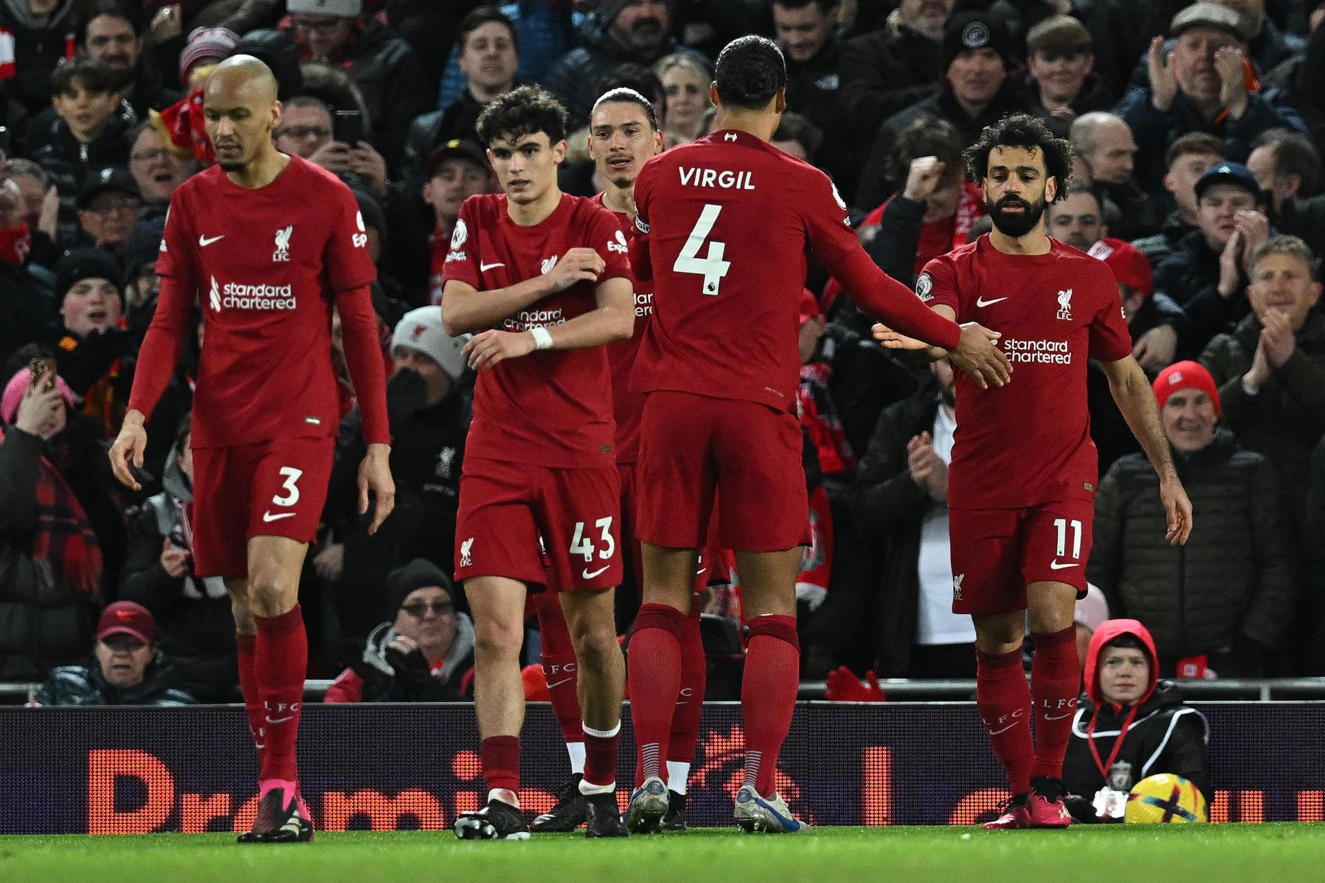 Photo of Liverpool tame Wolves to climb into top six