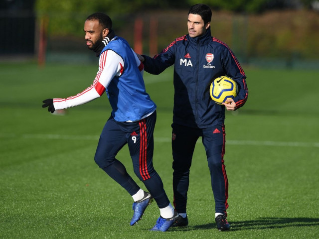 arteta urges lacazette to stay focused amid exit talk