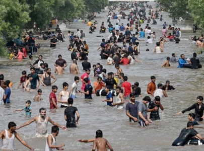 divers take fatal plunge in lahore canal