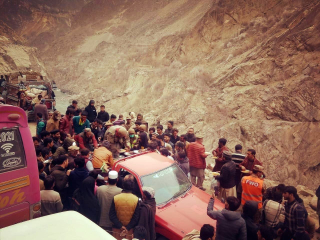 in pictures stranded people evacuated after landslide on gilgit skardu road in pictures stranded people evacuated after landslide on gilgit skardu road