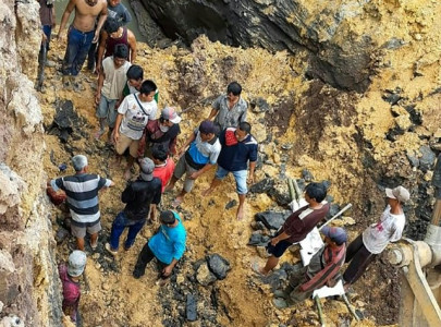 landslide kills 11 miners in indonesia