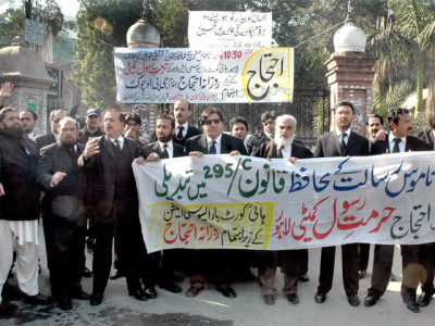 lawyers vow daily protests