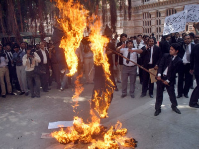 media watch taking the law to the streets media watch taking the law to the streets