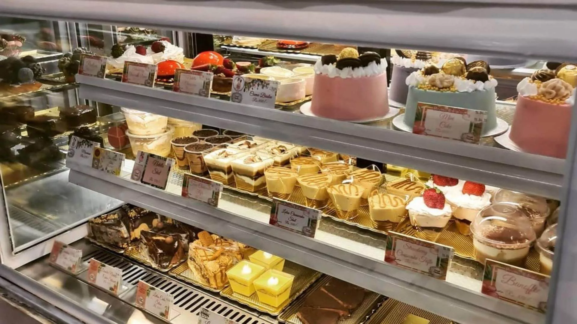 bakery threatens legal action against viral claims of lizard being found in cakes bakery threatens legal action against viral claims of lizard being found in cakes
