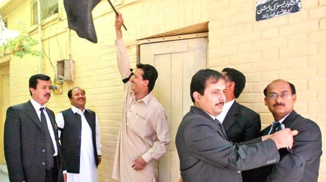 lawyers observe black day on cj s arrival